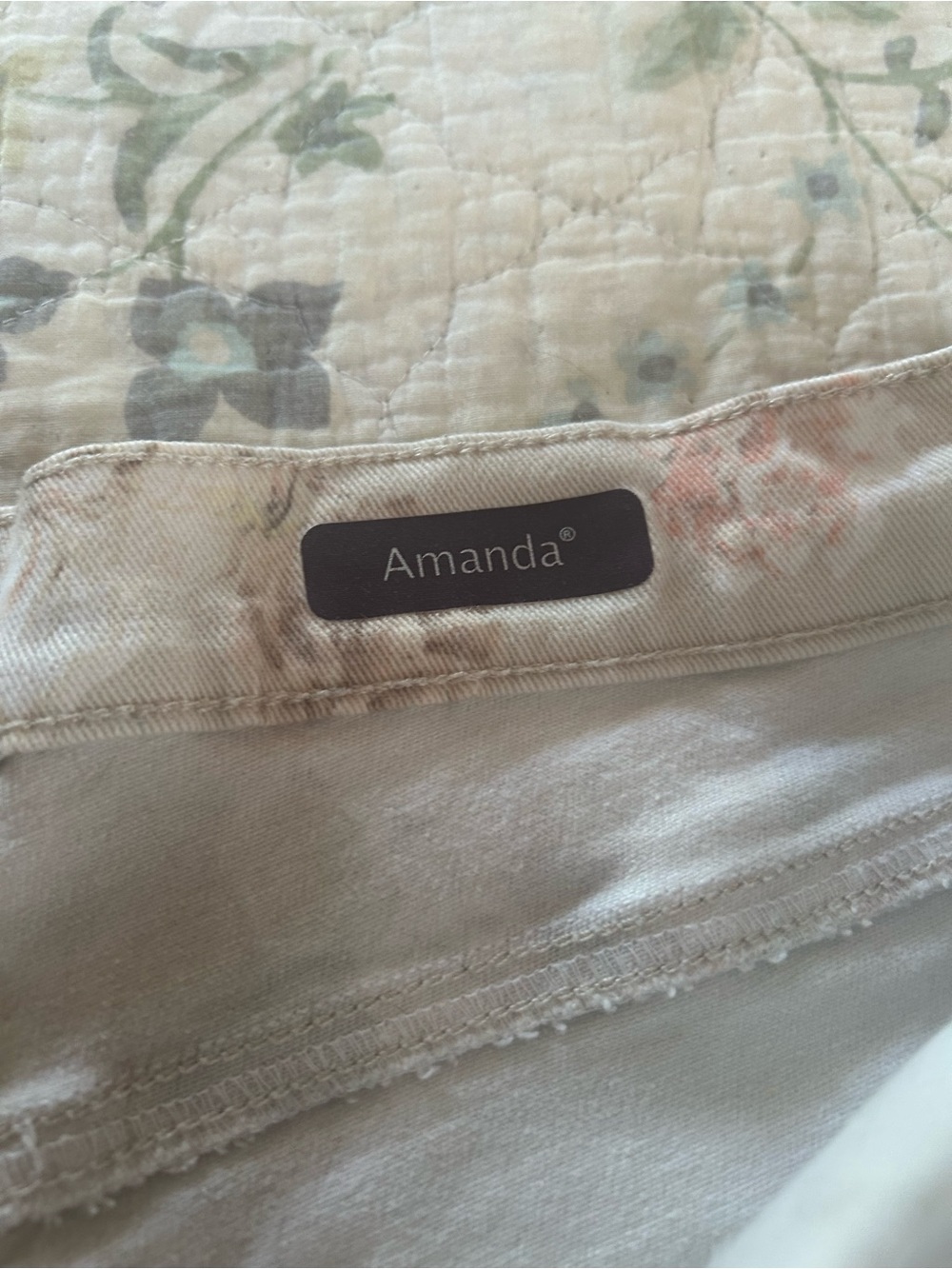 Gloria Vanderbilt Beige Floral Ankle Jeans - Picture 2 of 9